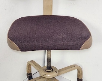 Mid Century United Office Desk Chair.  Swivel Industrial Atomic Age Upholstered