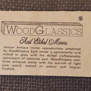 Puede incluir: Una tarjeta de visita rectangular de color beige con el texto WoodGlassics Acid Etched Mirrors. El logotipo muestra una viga de madera sobre el nombre de la marca. El texto describe reproducciones de espejos con vidrio grabado al &aacute;cido y pino te&ntilde;ido de nogal.