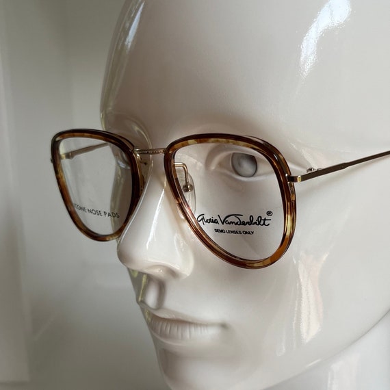 Tortoise Shell Gloria Vanderbilt Frames - 50-20-1… - image 1