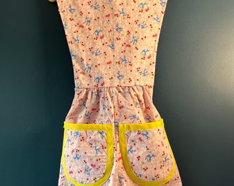 Lichtroze playsuit van katoenen Bambi-short met print voor meisjes. Leeftijd 18 maanden - 2/3 jaar