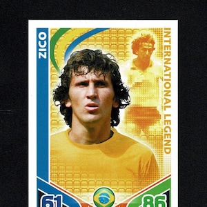 ZICO - Carta collezionabile ORIGINALE di un calciatore brasiliano - BRASILE - Topps Match Attax - Regalo per i tifosi della Coppa del Mondo FIFA (OS01)