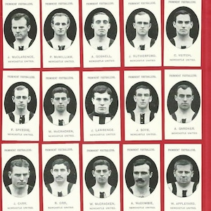 C.F. NEWCASTLE UNITED - Jeu de cartes FOOTBALL - Jeu de cartes réimpression Taddy Prominent Footballers par Nostalgia Cards - Cadeau pour fan de football (PC02)
