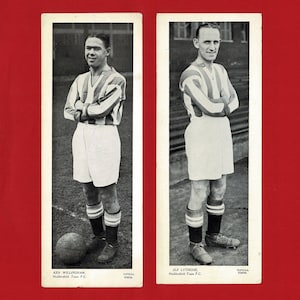 Tarjetas de FÚTBOL de los años 30 del HUDDERSFIELD TOWN F.C. - Tarjetas vintage originales grandes - Retratos en panel de la época actual - Regalo de fútbol para dos jugadores (SK24)