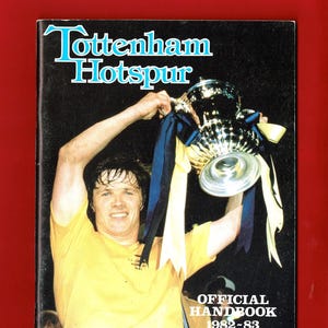 1982-83 SPURS FOOTBALL HANDBOOK - Tottenham Hotspur F.C. - Spurs Collectable. T.H.F.C. Soccer Fan Gift. Birthday Present. (VV01.2)