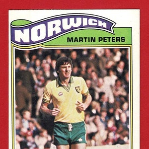 マーティン・ピーターズ - オリジナル 1978 サッカー選手ガムカード - ノリッジ・シティ / ウェストハム / スパーズ フットボールクラブ - トップスカード - サッカーファンギフト (RI05)