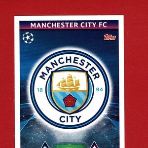 ESCUDO DEL MANCHESTER CITY - Tarjeta coleccionable de fútbol original de Topps - Equipo de fútbol inglés - Liga de Campeones de la UEFA - Regalo para fanáticos del fútbol (OS01)