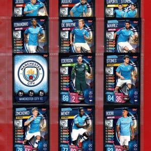 15x MANCHESTER CITY F.C. Liga dos Campeões - Cartões de Futebol Colecionáveis - Cartões Topps Match Attax Originais - Presente para Fãs de Futebol (OS01)