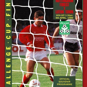 1989 LITTLEWOODS CUP FINALE Fußballprogramm & signiertes Ticket – Nottingham Forest F.C. gegen Luton Town F.C. - 9. April 1989 (VX03)