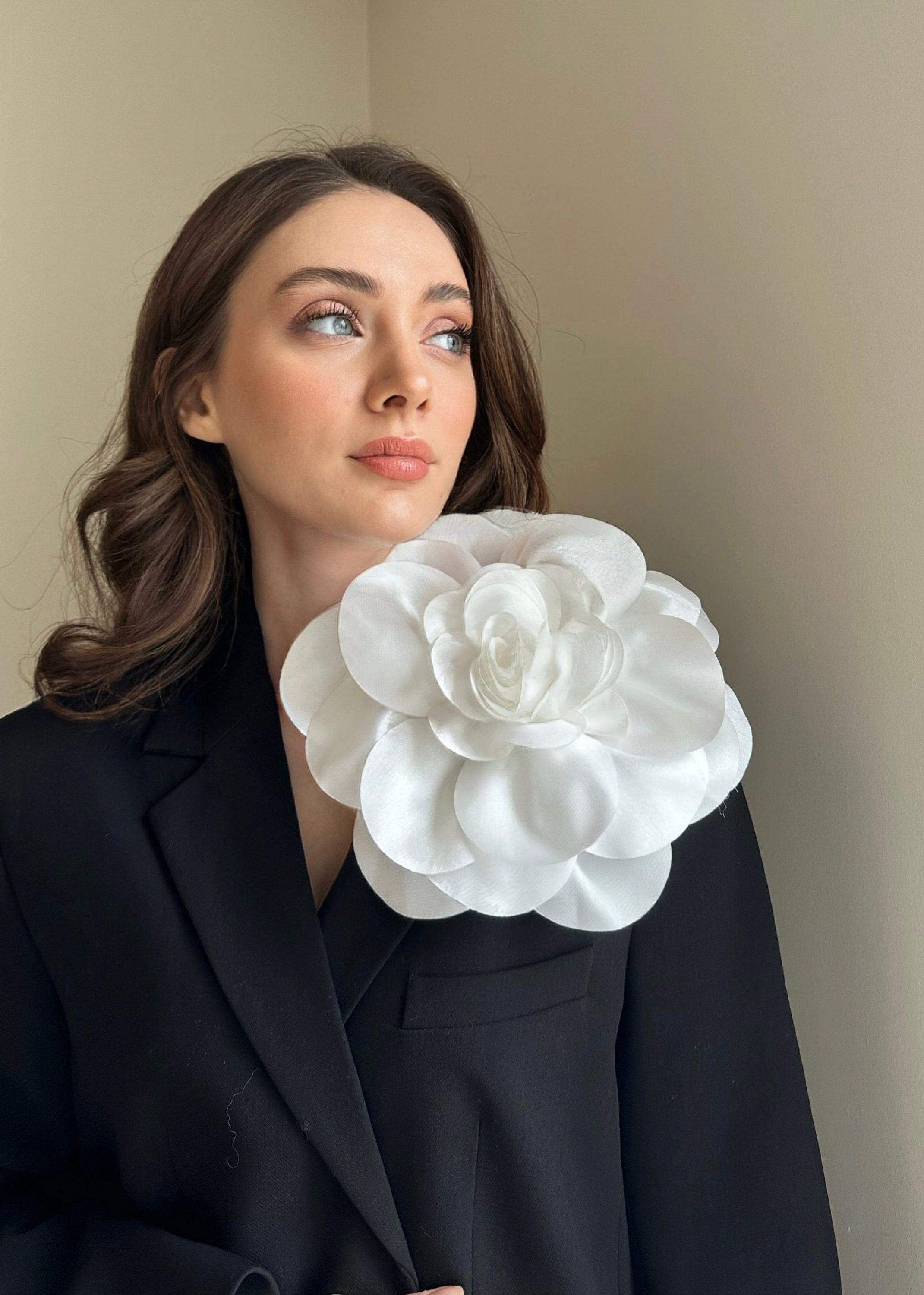 Broche fleur surdimensionnée : très grande broche rose, épingle florale en tissu faite main, accessoire de mariée