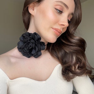 Silk Rose Flower Choker Necklace: Floral Jewellery for Women, Halloween Costume Accessories