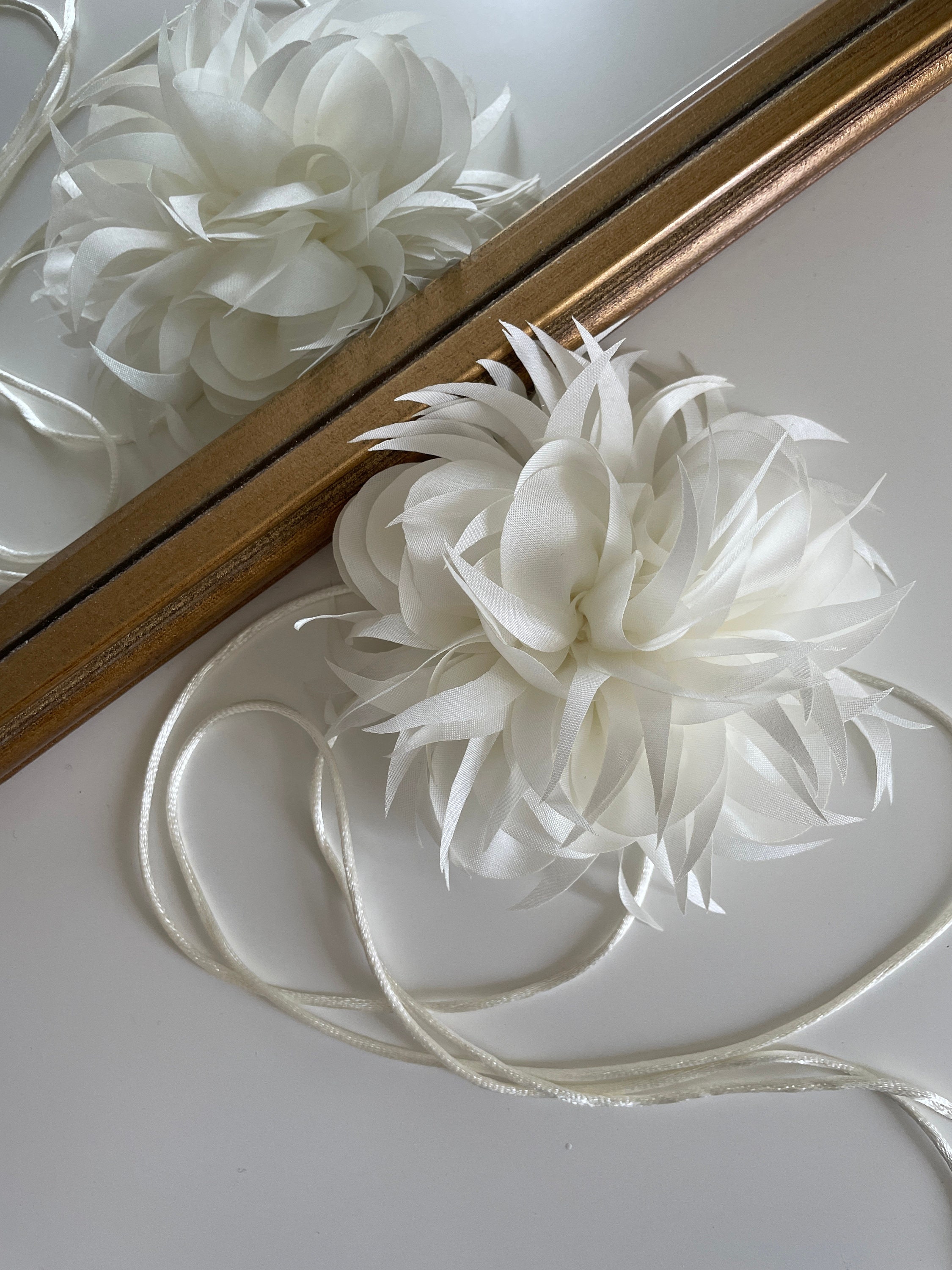 フラワーチョーカーネックレス：ビクトリア朝の花柄アクセサリー