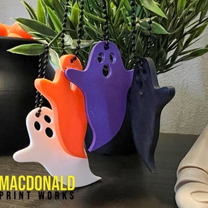 Spooky Specter: Handcrafted 3D Printed Ghost Keychain
