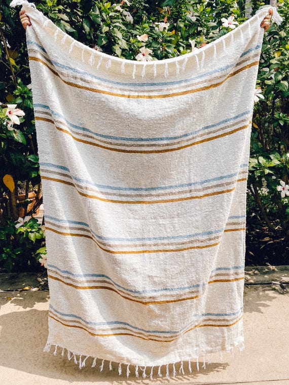 Handwoven Mexican Blanket Throw – Soft Reclaimed Fibers, Beach & Home Decor
