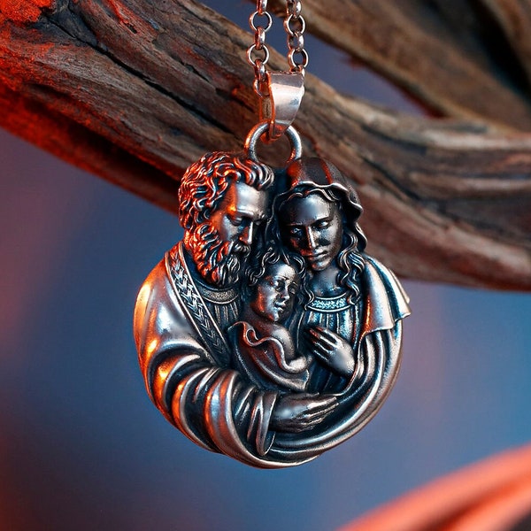 Holy family necklace Clearance