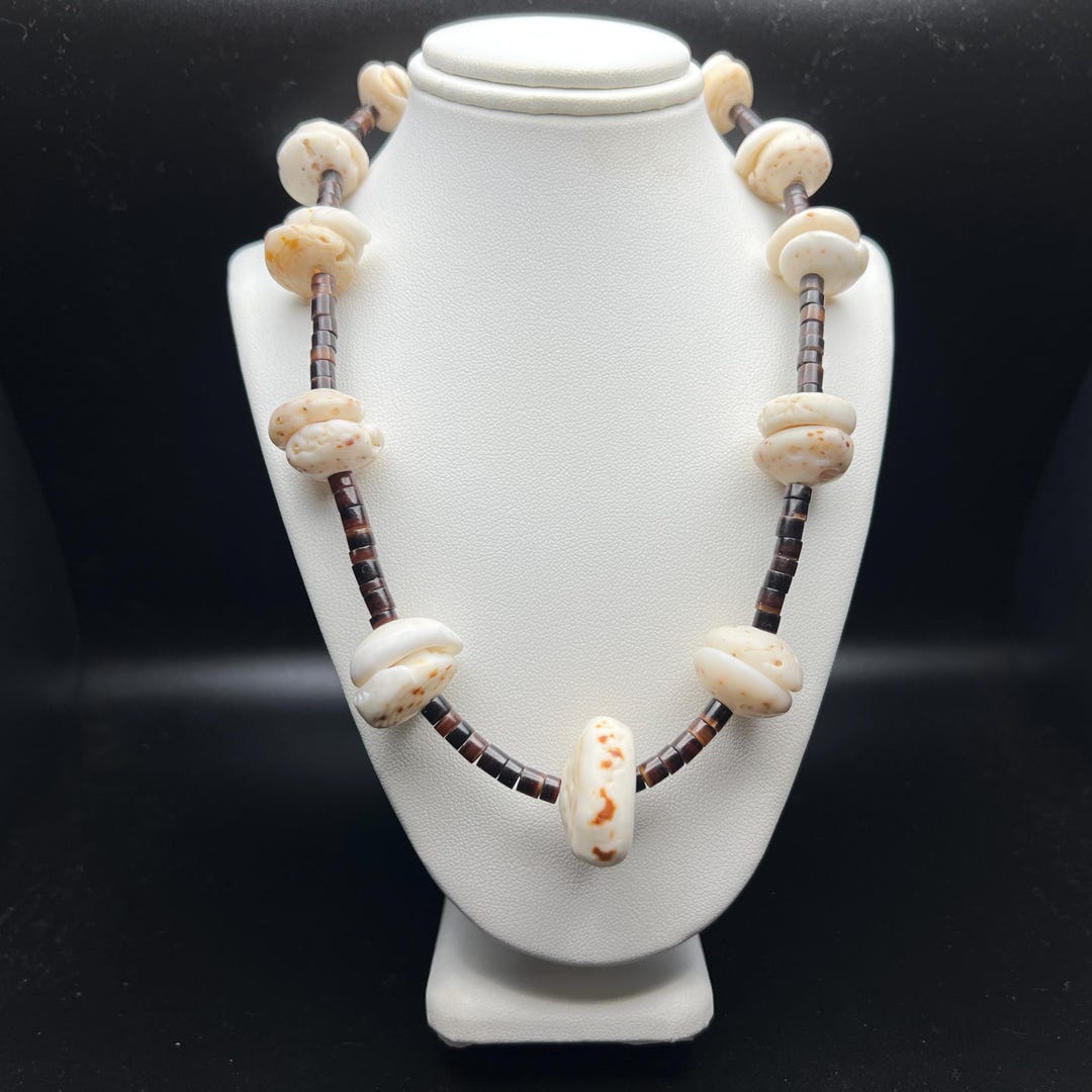 Hawaiian Puka Shell Necklace Large White Pukas W/brown Speckled Pattern ...