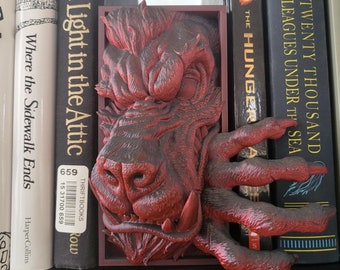 Werewolf Peeking Book Nook - Wolf Decor - Halloween Decors - Tabletop Fantasy Book Shelf - Book Lovers Gift - Horror Bookend