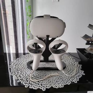 Quest 2 Stand for Desks - Works for Quest 1 & 2 + Pro Versions