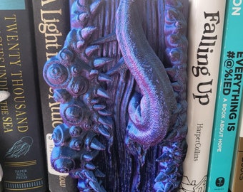 Mimic Book Nook - Fantasy Book Shelf Decor - Book Lovers Gift - Horror Bookend - Halloween Decor