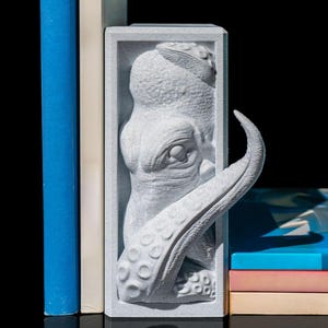 Cthulhu Book Nook - Fantasy Book Shelf Decor - Book Lovers Gift - Horror Bookend