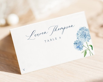 Tarjetas de lugar con flores azules, plantilla para tarjeta de nombre de boda con hortensias, tarjeta de acompañante con hortensias, plantilla de tarjeta de lugar personalizada, plantilla editable