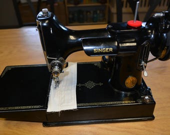 SINGER FEATHERWEIGHT Sewing Machine
