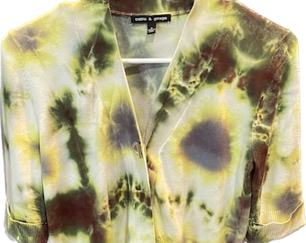 Women’s  half sweater with clasp