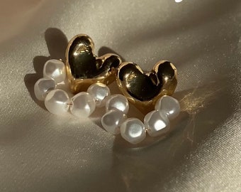 Radiant love: golden heart earrings with pearls | Elegant earrings | Gold-colored earrings with pearls