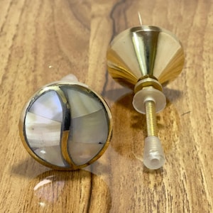 Ladeknoppen van parelmoer / meubelbeslag voor kastkasten / deurknop trekt / handgemaakte vintage stijl / gouden dweilknop / kastknop