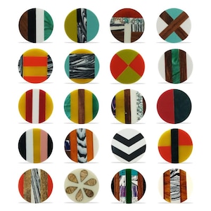 Kastknop in Mondriaanstijl | Kleurrijke ladekast van harshout