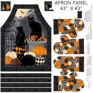 Può includere: Un pannello per grembiule da cucina a tema Halloween in bianco e nero con un design di tre gatti neri, zucche e luna piena. Il pannello include due guanti da forno abbinati.