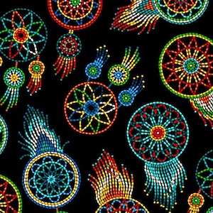 Peut inclure: Un motif sans couture de capteurs de rêves colorés avec des franges de perles sur un fond noir. Les capteurs de rêves sont faits de perles de différentes couleurs et ont une forme circulaire.