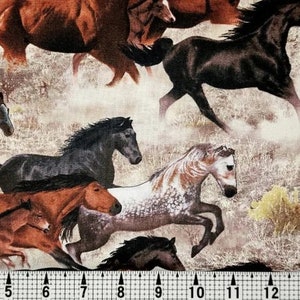Horse Fabric, 302 Earth Happy Trails by Elizabeth&#39;s Studio, Horse Gift Bed Quilt Table Runner Placemats, 1/2 Yard