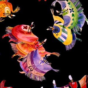 Könnte beinhalten: Farbige Illustration von Tänzern in traditioneller indianischer Tracht. Die Tänzer tragen farbenfrohe, gefranste Kleider und Kopfbedeckungen. Der Hintergrund ist schwarz.