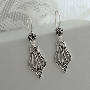 Handgemachte silberne filigrane Boho Blumenohrringe, 925 Sterlingsilber-Blumen-Frauen-Tropfen-Ohrringe, Weinlese-zarte verzierte Ohrringe
