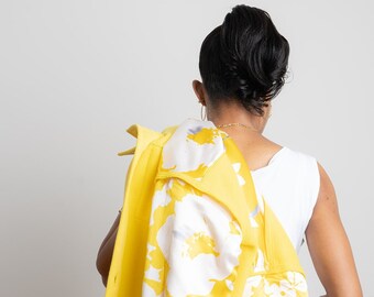 Chaqueta tipo kimono de polar amarillo: bolsillos, mangas y canesú trasero forrados en charmeuse