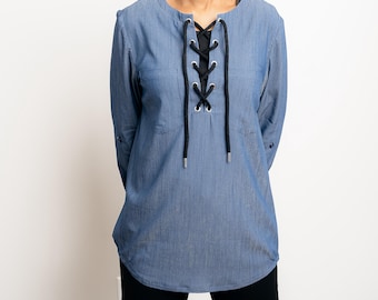 Blusa túnica informal sin cuello de muestra: mezclilla azul flameada, piedra oscura, talla mediana