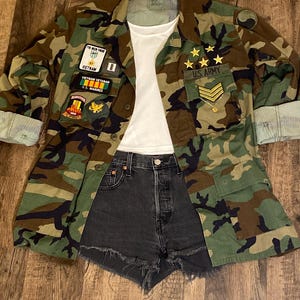 Customized 90’s Vintage Woodland BDU Army Issued Shirt Jacket With Matching Pierced Earrings