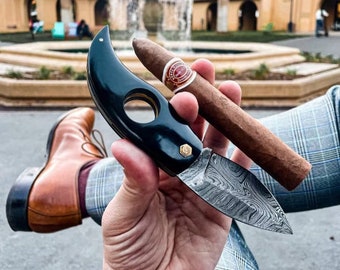 Cuchillo cortador de puros Damasco Tanto con mango de cuerno de búfalo y funda de cuero