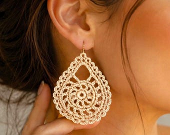 Patrón en PDF de pendientes de encaje de ganchillo en forma de lágrima, 4 idiomas, tutorial fotográfico paso a paso, pendientes de ganchillo estilo boho, apto para principiantes.