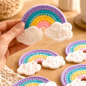 Patrón de aplique de arcoíris a crochet en PDF, motivo de arcoíris en nubes, ropa de bebé, adorno para bolso, decoración de guardería, patrón de crochet fácil, 4 idiomas