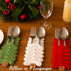 Christmas Tree Cutlery Holder Crochet Pattern – Holiday Table Decor, Christmas Dinner Table Video Tutorial - English German French Spanish
