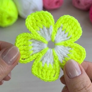 Crochet Flower Applique Pattern PDF – 5 Petal Floral Motif – Beginner Friendly – DIY Crochet Flowers – 4 Languages image 6