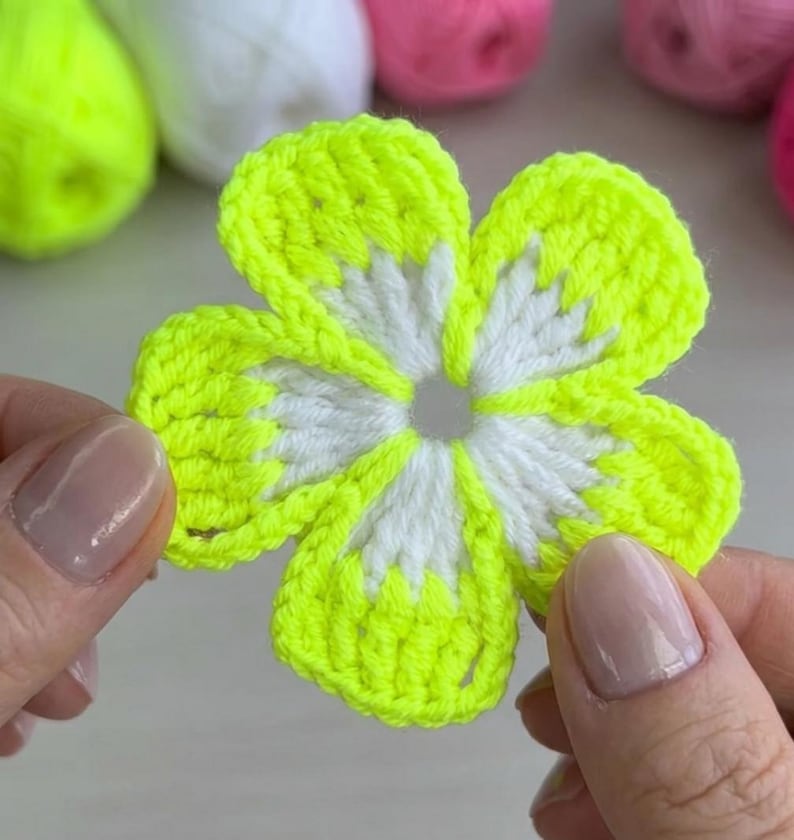Crochet Flower Applique Pattern PDF – 5 Petal Floral Motif – Beginner Friendly – DIY Crochet Flowers – 4 Languages image 6