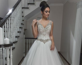 Ball Gown V-neck  Sleeveless Wedding Dress Lace Top Romantic Lace Appliques Buttons Back Corset Dress Elegant Princess Wedding Dress