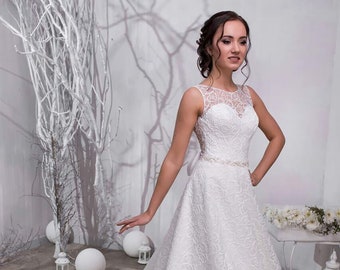 Schlichtes Brautkleid mit Schleppe, Boho Hochzeitskleid, Spitzenballkleid mit Schleife, Boho Kleid Weiß Romantisches Brautkleid Empfangskleid