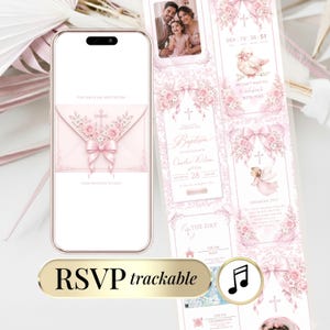 Op de afbeelding: Een smartphone toont een roze uitnodigingsontwerp met een kruis, bloemen en een strik. Daarnaast bijpassende doopuitnodigingen met een familiefoto, engel en tekst. De woorden "RSVP trackable" staan op een gouden ovaal.