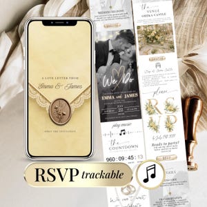 Può includere: Uno smartphone mostra un invito di nozze digitale con sfondo giallo, grafica di busta in pizzo e sigillo in ceralacca, accanto a un layout verticale con una coppia, dettagli dell'evento, sezione RSVP e icona di un lettore musicale.