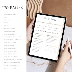 Agenda Digital 2026 Français – 170 pages hyperliées. Inclus : calendrier 2026, pages mensuelles, hebdomadaires et journalières, 2 pages par semaine + page journalière duplicable. Trackers : budget, économies, sommeil, humeur, sport, habitudes, repas, lecture, films, nettoyage. Outils de productivité : objectifs, to-do list, routines, matrices des priorités. Compatible iPad, tablette, GoodNotes, Notability, PDF.