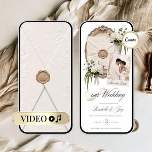 Può includere: Un modello di invito a nozze digitale con una busta floreale in rilievo e un sigillo di ceralacca dorato a forma di cigno. Il design include la foto di una coppia, composizioni floreali bianche e il testo Our Wedding, Rachelle & Joy, July 22, 2030, 8221 Sunset Blvd, West Hollywood.