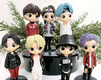 Set of 7 Pop Star Figurines - Collectible Miniature Dolls, Fashionably Styled Music Icons, Adorable Army Collectibles for Kids and Fans